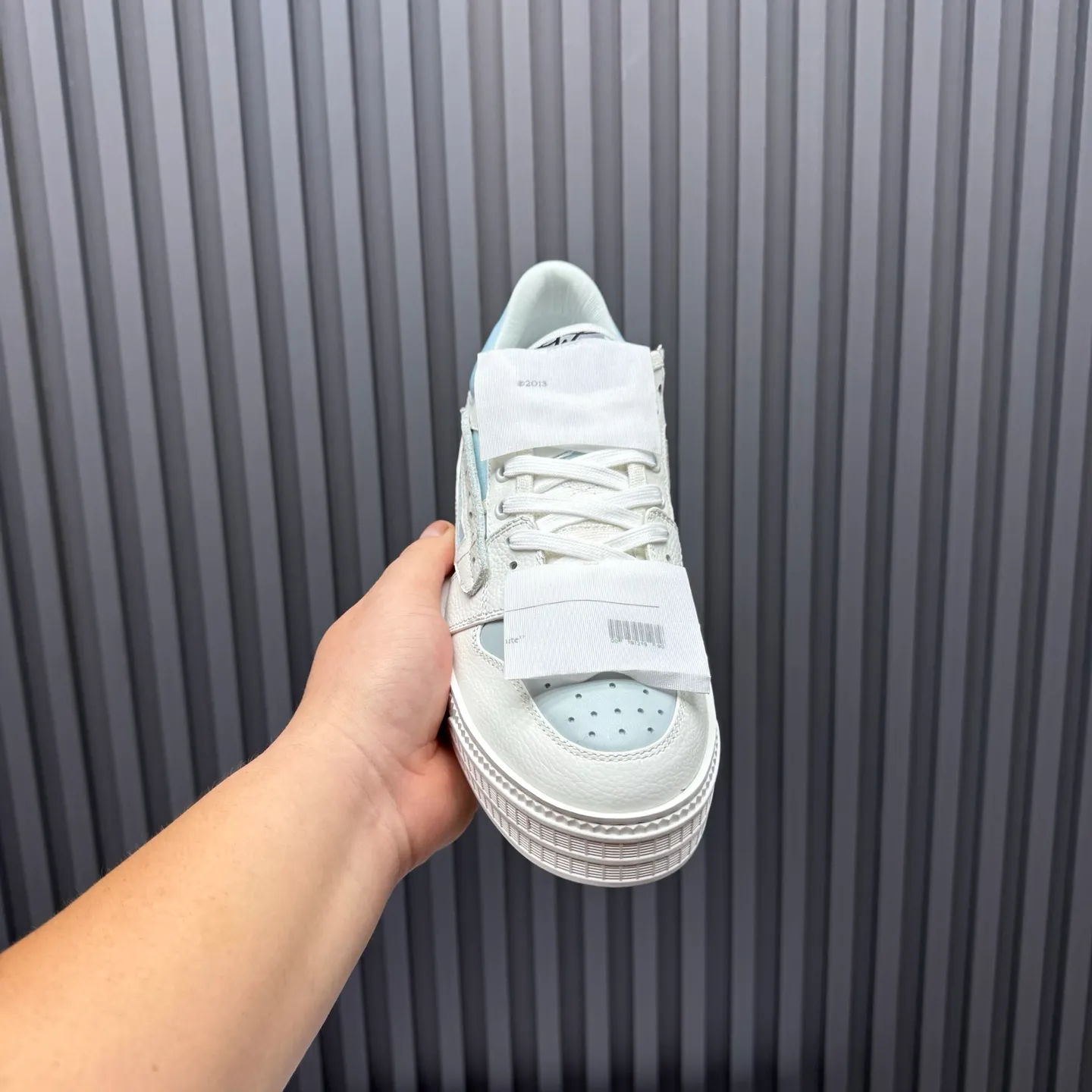【OFF WHITE】P: 680💰Couple model👫, Size: Female 35-40. Male 39-44 (customized at 45.46) High-quality version👊 "Out of office" series original molding, original lasting, production process 1:1 original ➰OFF GRAY WHITE OW ➰ First layer of cowhide, imported skin-friendly and environmentally friendly polyester mesh, original molding, high elasticity and environmentally friendly molding pad Made with the original lasting process. The original molded rubber outsole (never yellows and deforms) has a super correct shape, bright color and strong three-dimensional effect👍. Packaging💯Full set of packaging synchronized with the official website (branded paper, certificate of quality, branded cloth bag)